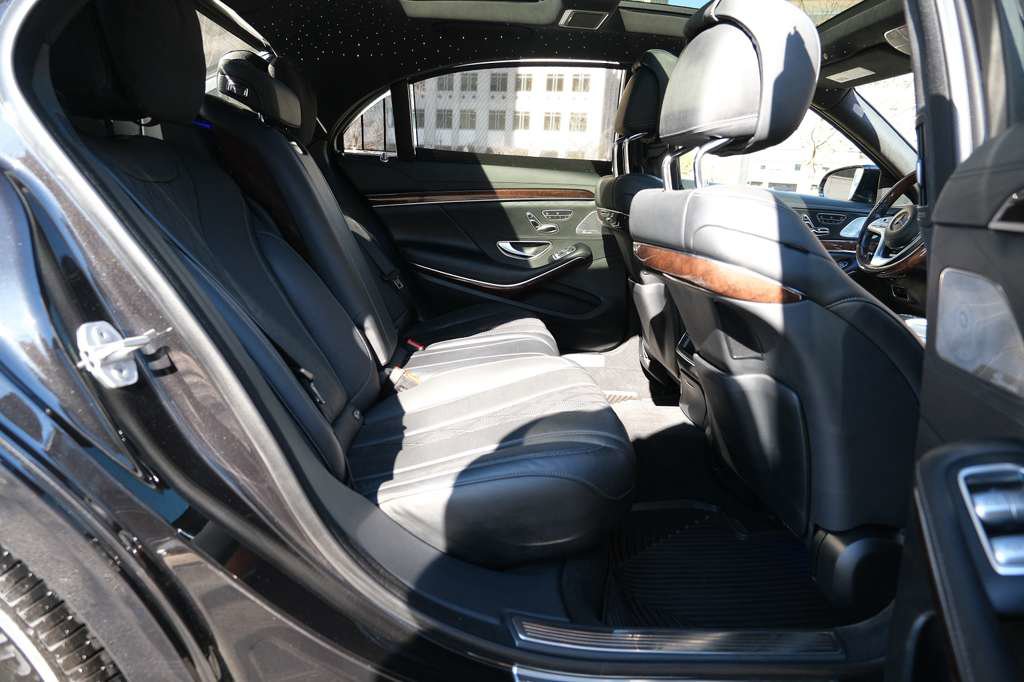 Used 2018 Mercedes-Benz S 560 4MATIC Sedan w/ Premium Package image 28