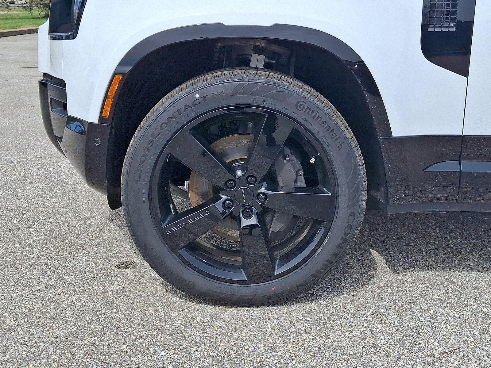 New 2026 Land Rover Defender 110 X-Dynamic SE AWD/4WD image 2