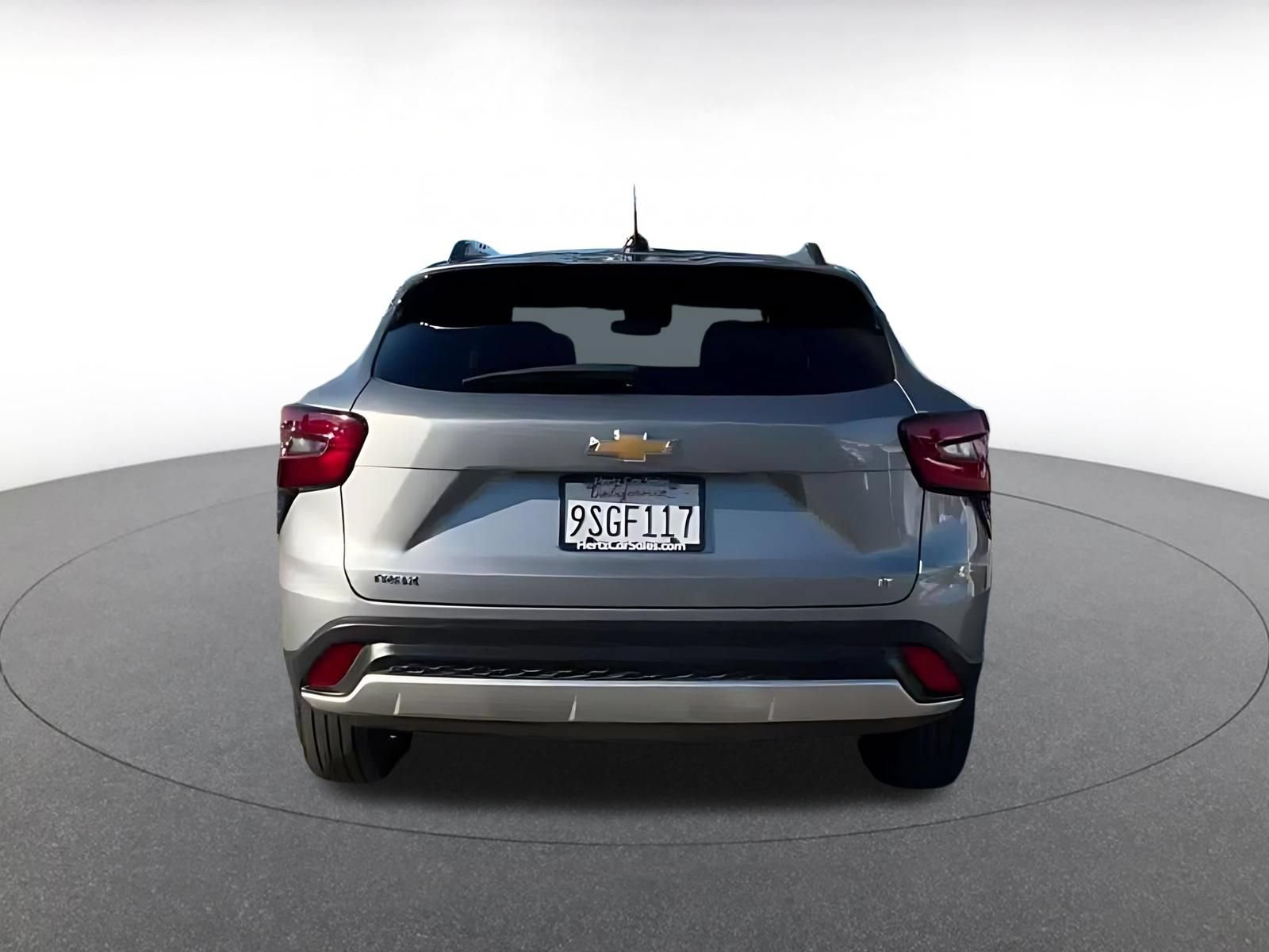 Used 2025 Chevrolet Trax LT FWD image 12