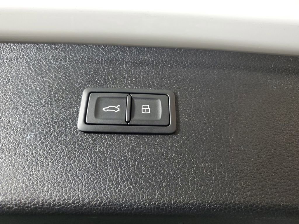 Used 2024 Audi Q5 2.0T Premium w/ Convenience Package image 10