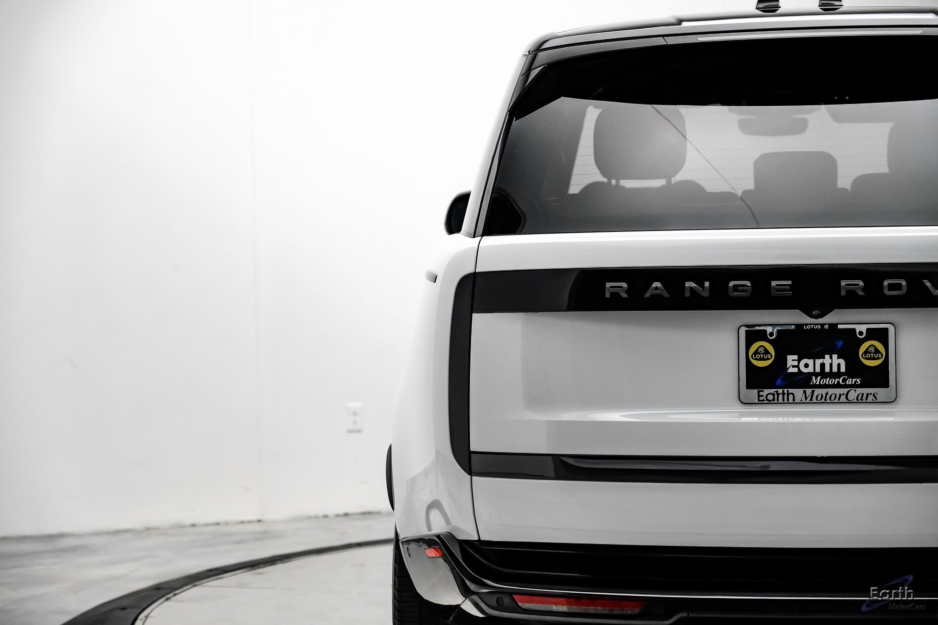 Used 2024 Land Rover Range Rover SE image 11