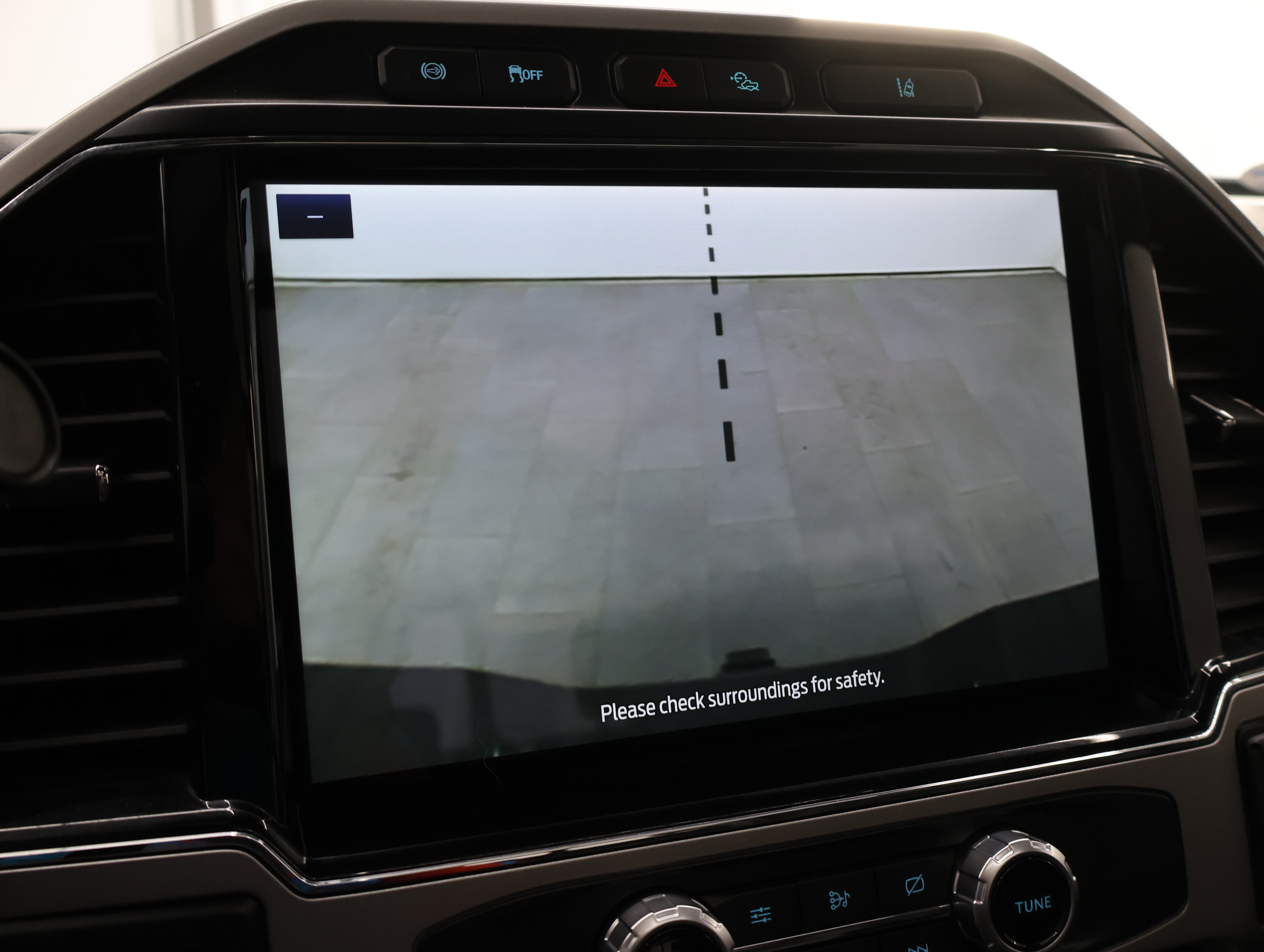 Used 2022 Ford F250 Lariat w/ Tremor Off-Road Package AWD/4WD image 18
