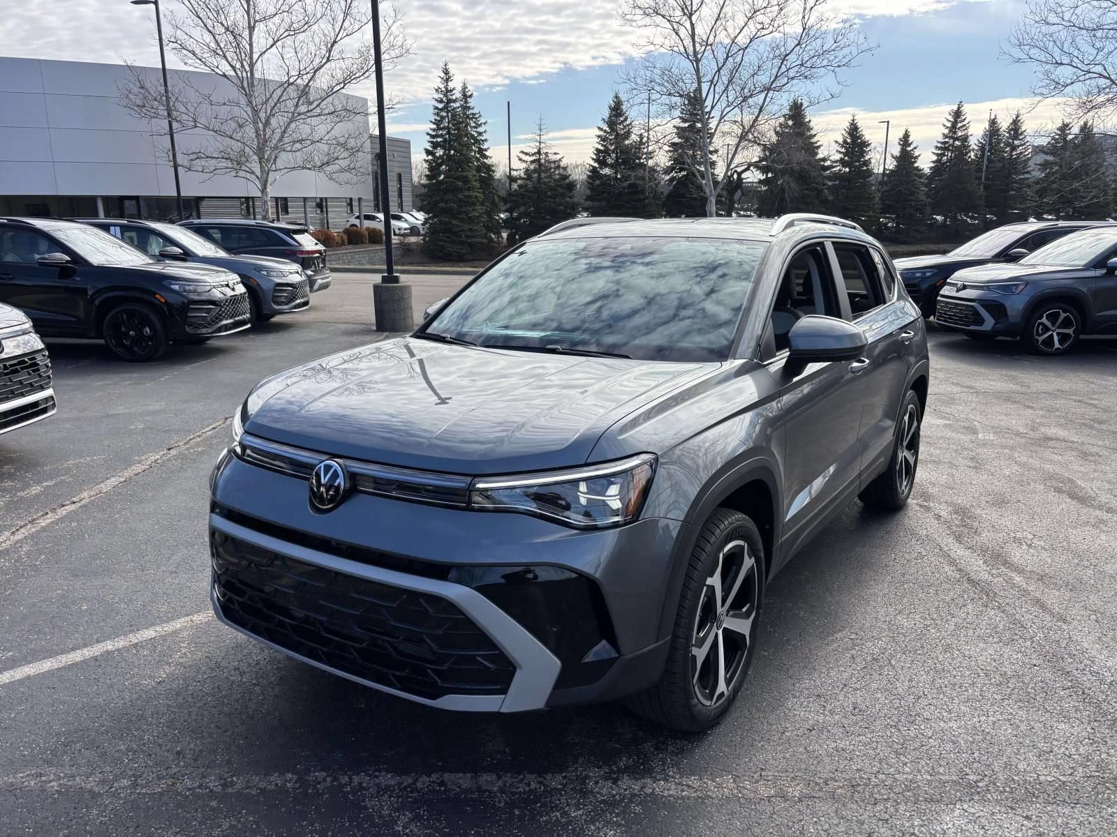 New 2026 Volkswagen Taos SEL AWD/4WD image 3