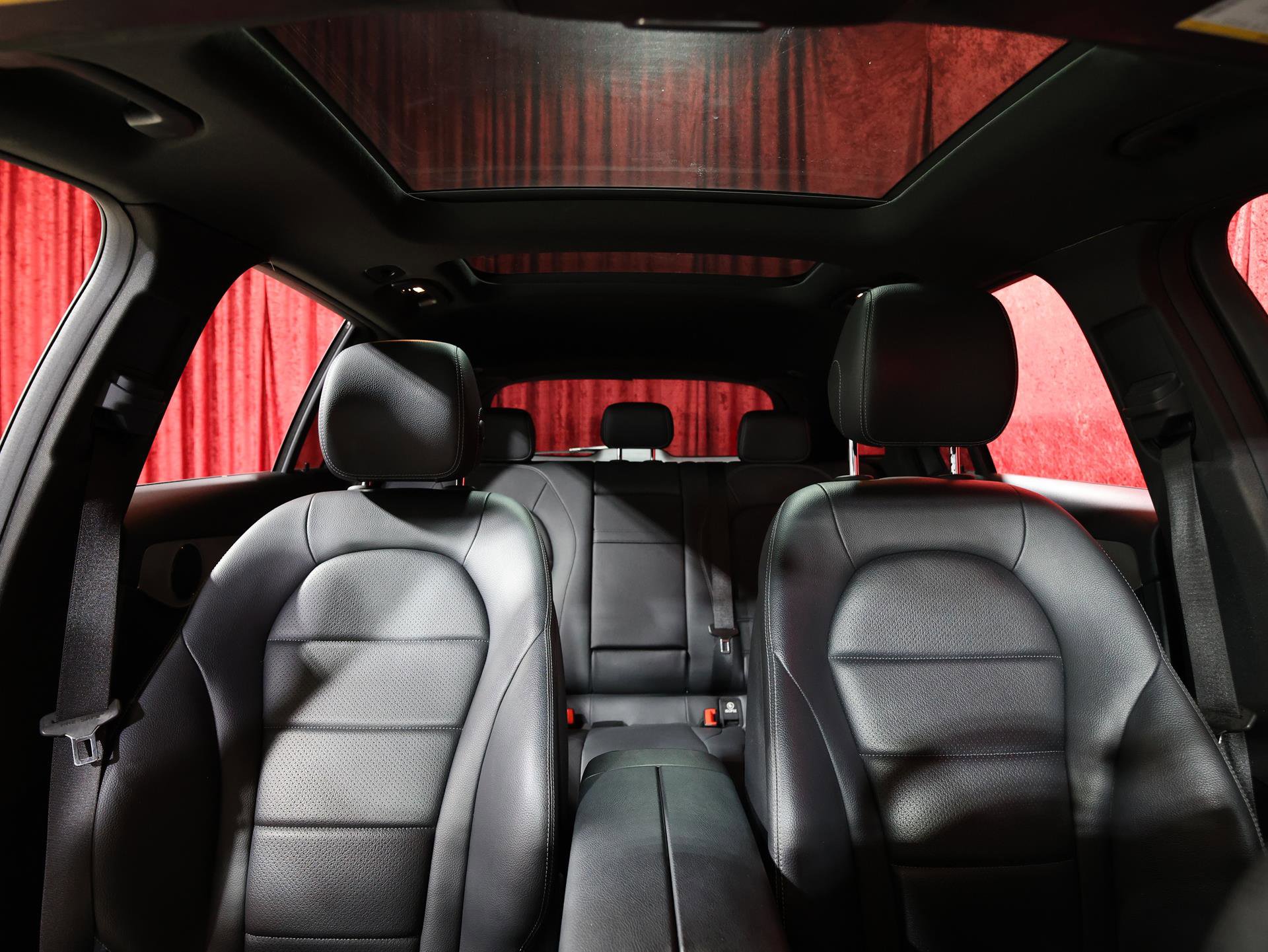 Used 2019 Mercedes-Benz GLC 300 4MATIC w/ Premium Package image 23