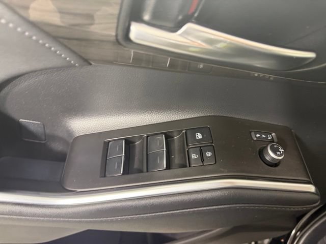Used 2023 Toyota Highlander Limited AWD/4WD image 19