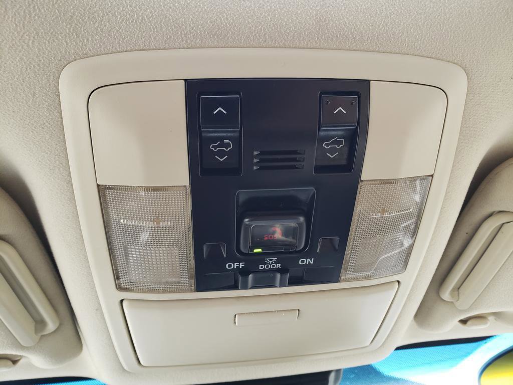 Used 2022 Lexus GX 460 w/ Accessory Package image 33