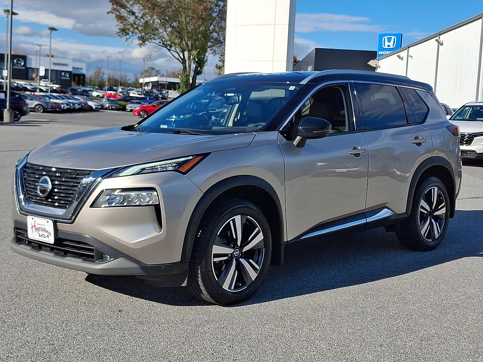 Used 2021 Nissan Rogue SL image 3