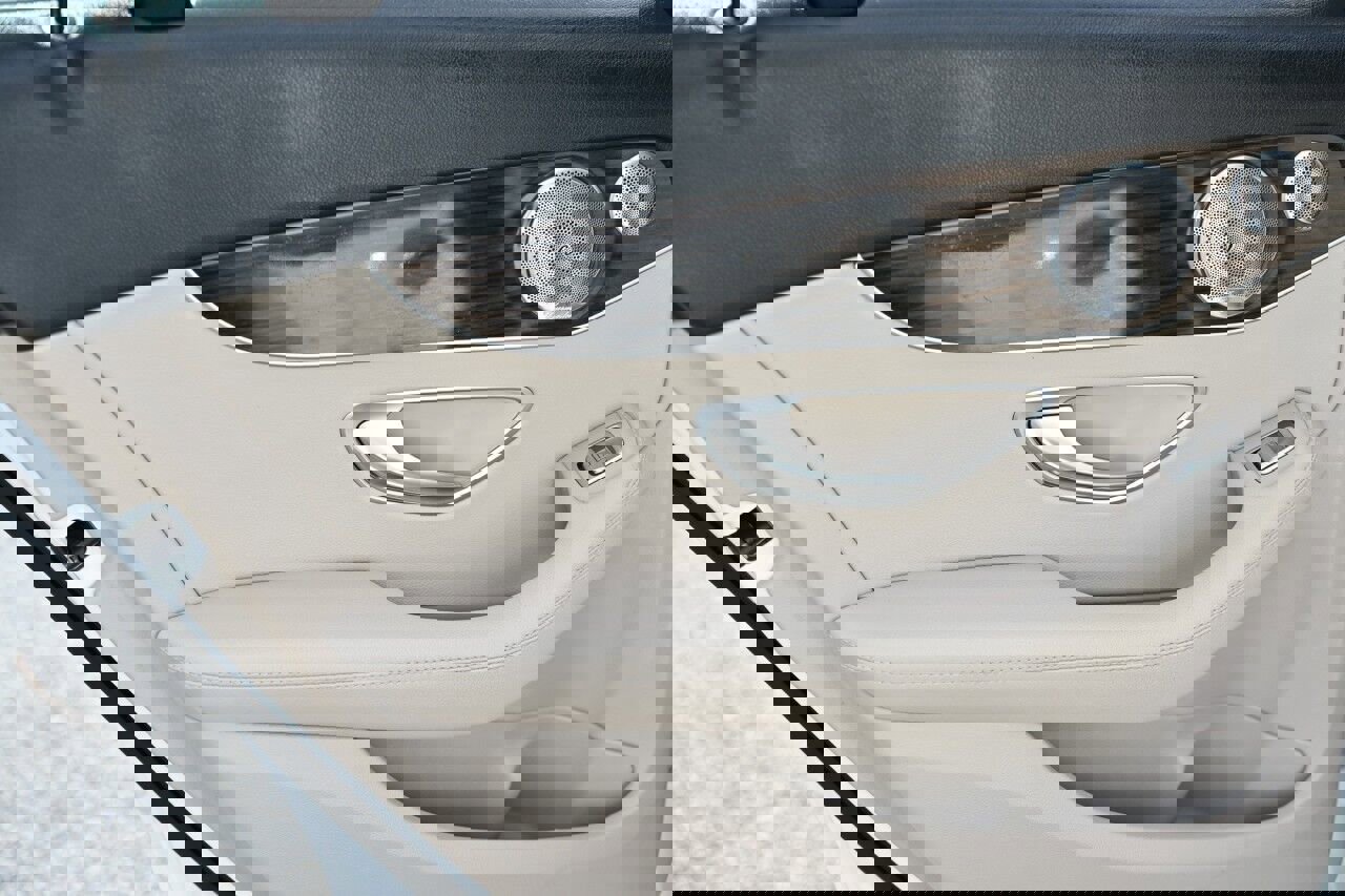 Used 2021 Mercedes-Benz C 300 Sedan w/ Premium Package image 11