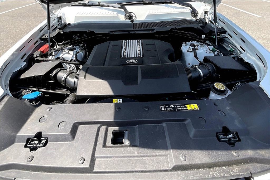 Used 2025 Land Rover Defender 110 V8 AWD/4WD image 28