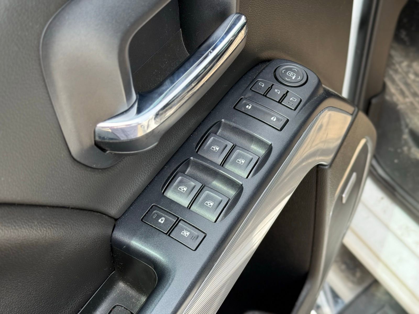 Used 2019 Chevrolet Silverado 2500 LTZ w/ LTZ Plus Package AWD/4WD image 15