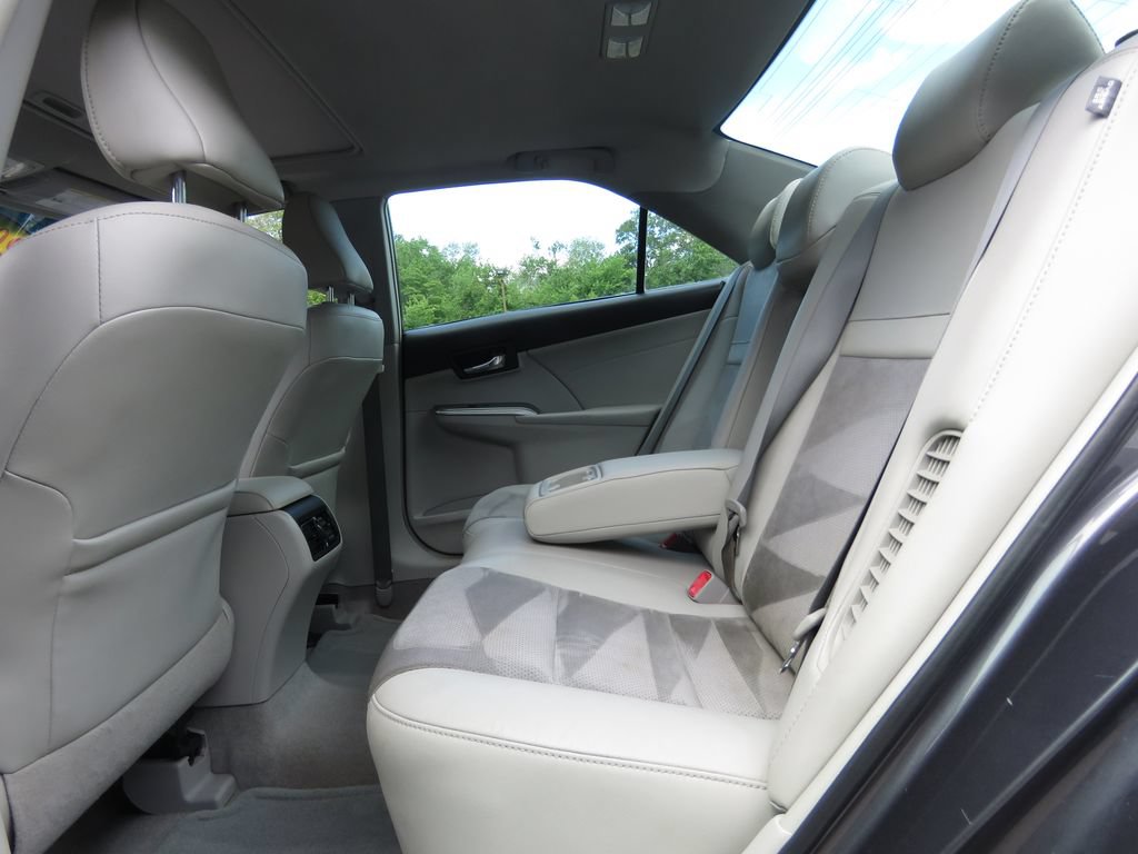 Used 2014 Toyota Camry XLE w/ Leather Package FWD image 19