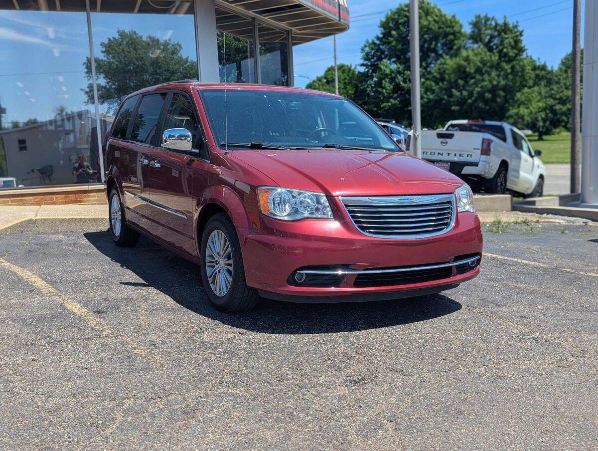 Used 2014 Chrysler Town & Country Touring-L w/ Driver Convenience Group
