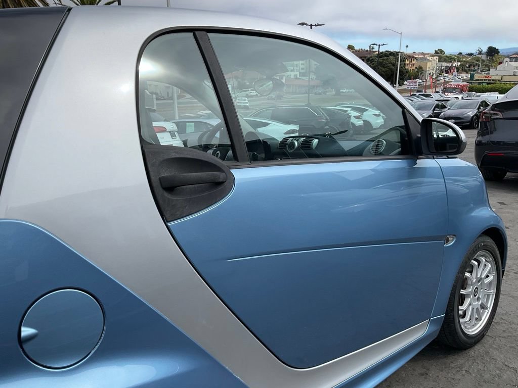 Used 2013 smart fortwo passion RWD image 52