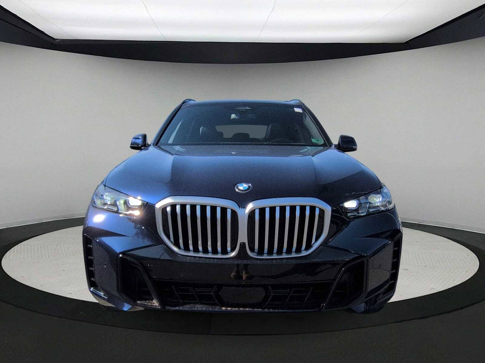 Used 2026 BMW X5 xDrive40i w/ M Sport Package image 3