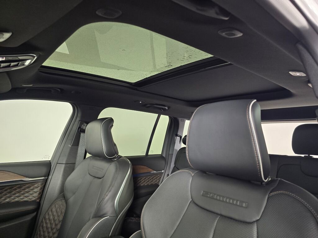 New 2025 Jeep Grand Cherokee Summit w/ Obsidian Package image 20