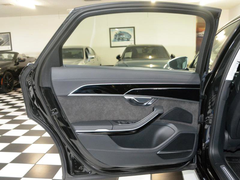 Used 2020 Audi S8 L image 31