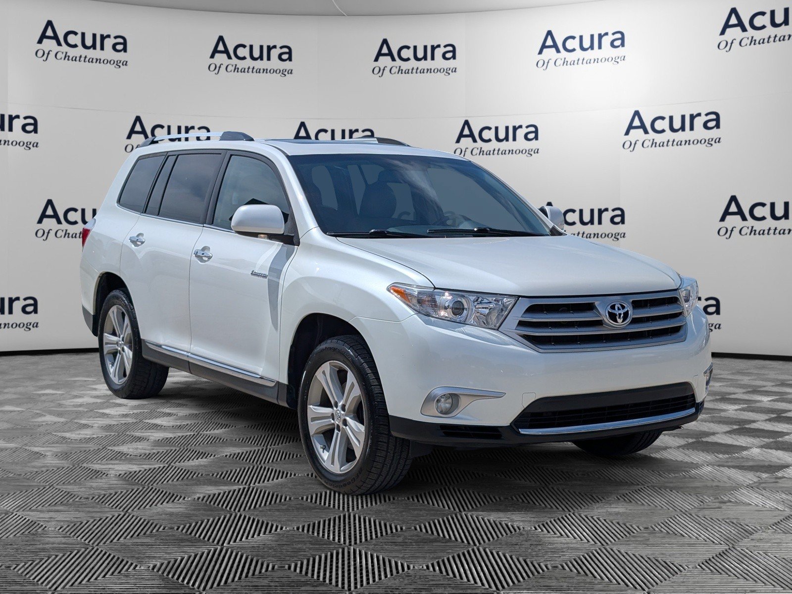Used 2012 Toyota Highlander Limited w/ Tow Pkg AWD/4WD image 2