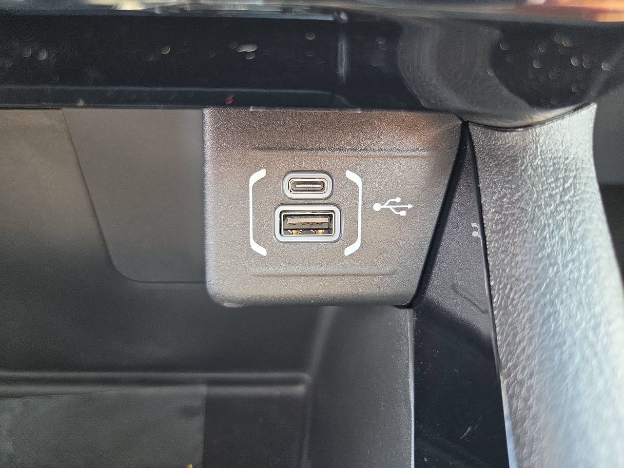 New 2026 Jeep Compass Latitude w/ Sun and Sound Group AWD/4WD image 27