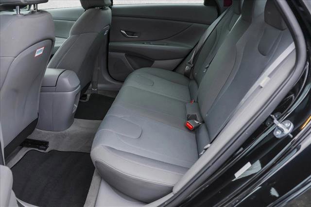 Certified 2025 Hyundai Elantra SE image 23