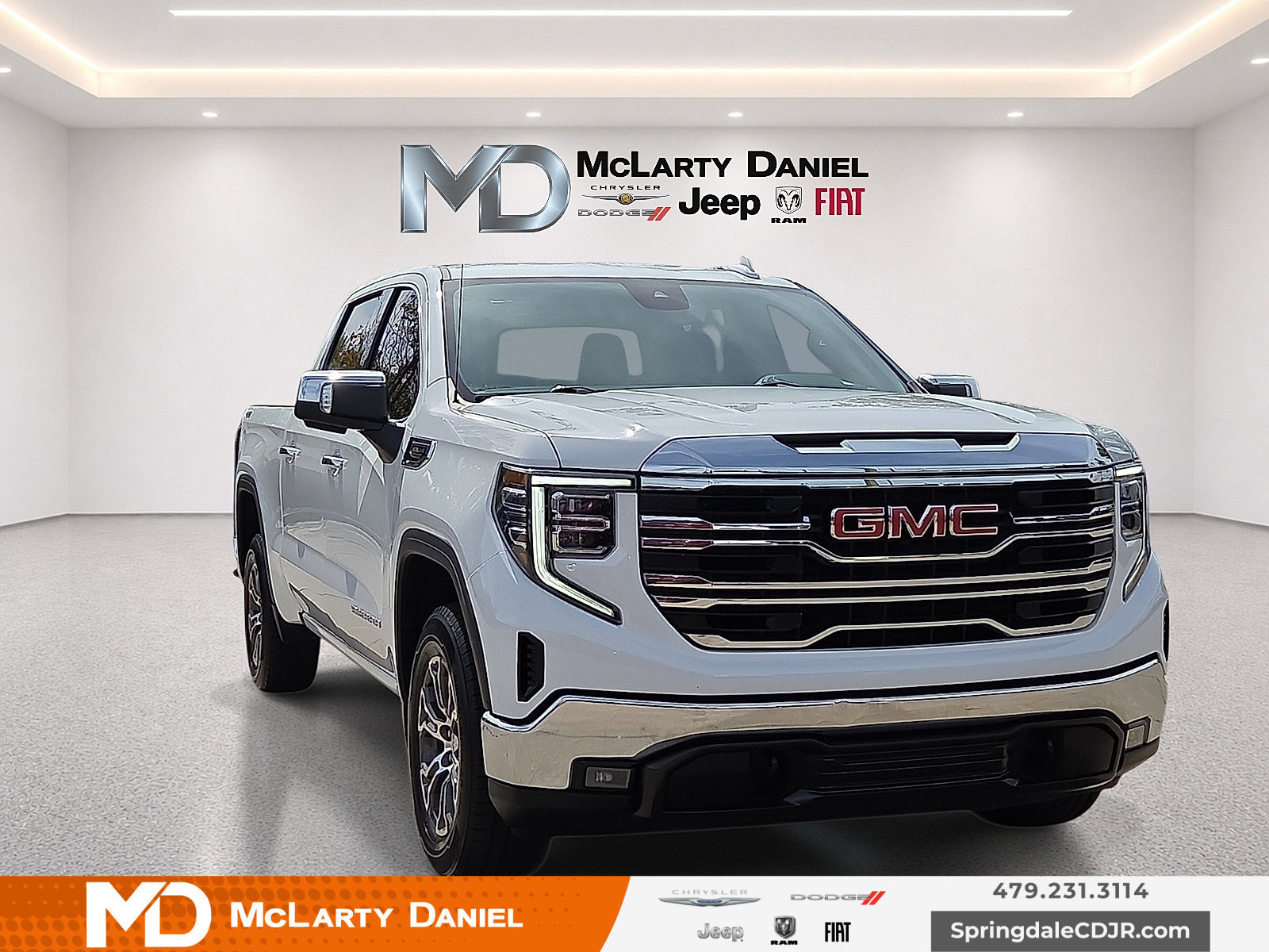 Used 2025 GMC Sierra 1500 SLT AWD/4WD image 1