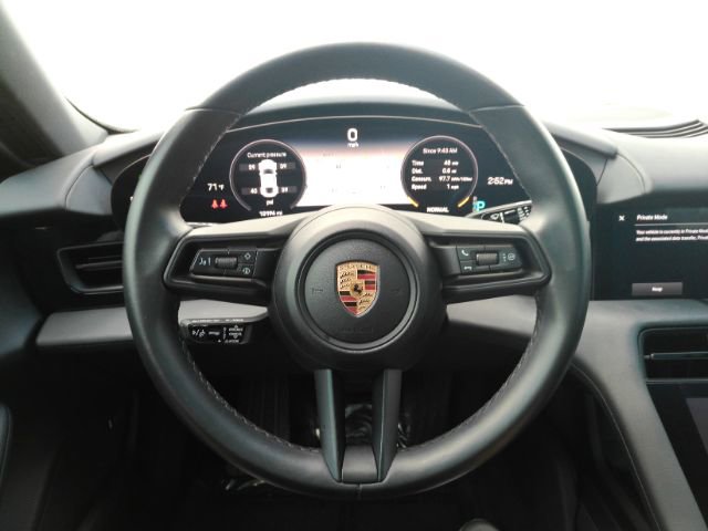 Used 2022 Porsche Taycan image 32