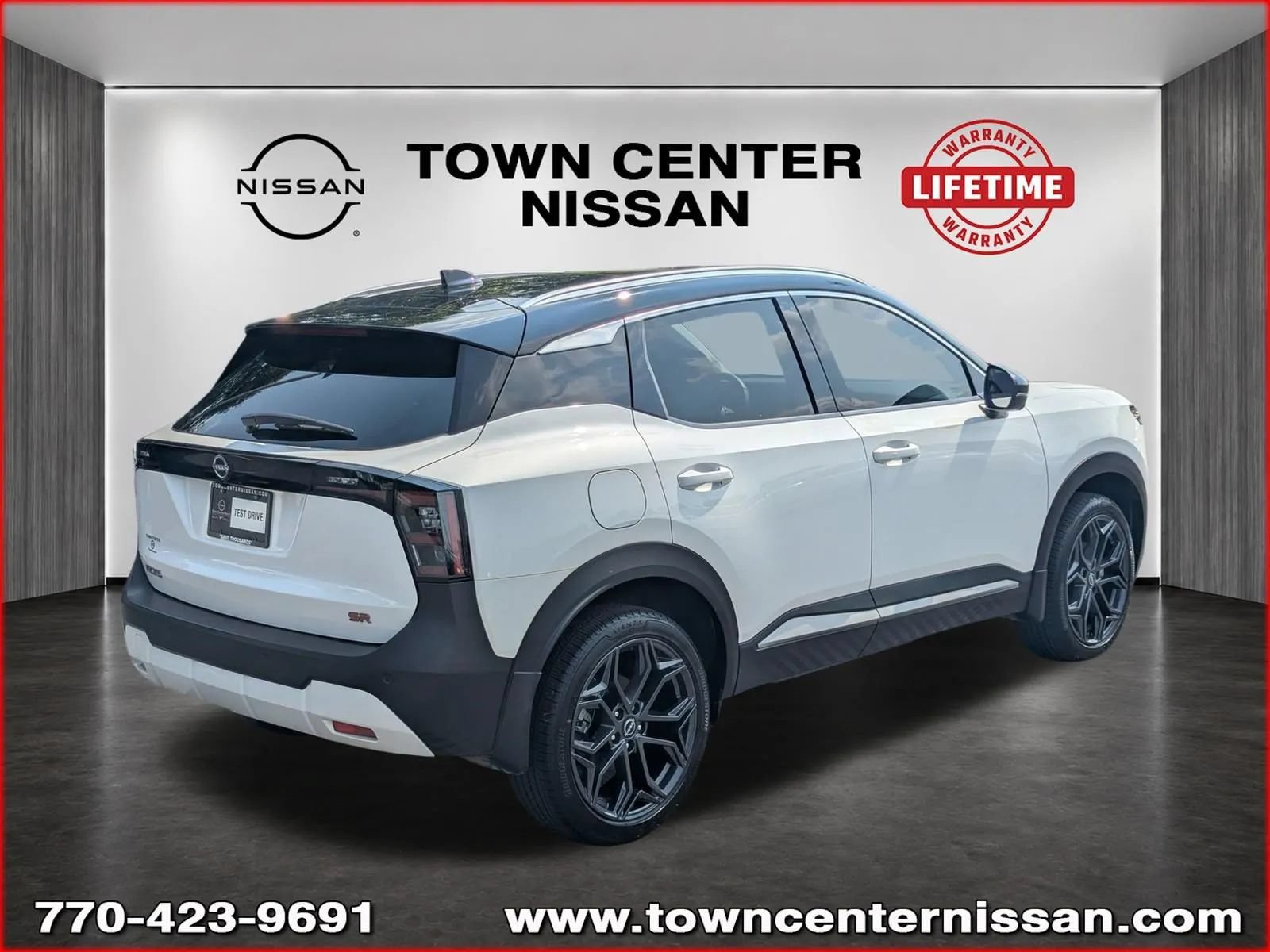 Used 2025 Nissan Kicks SR w/ SR Premium Package FWD image 7