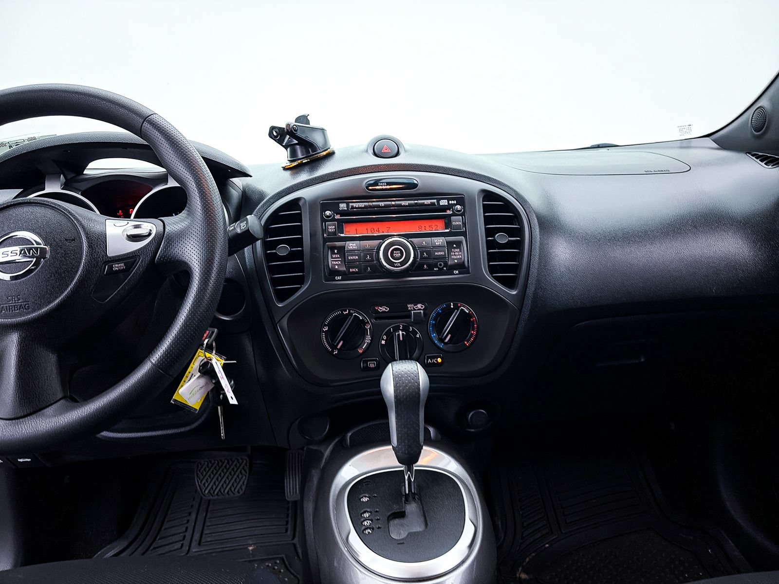 Used 2014 Nissan Juke S FWD image 5