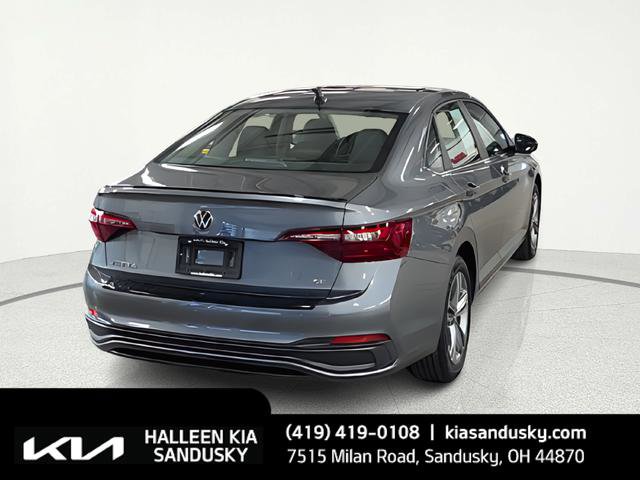 Used 2023 Volkswagen Jetta SE image 5