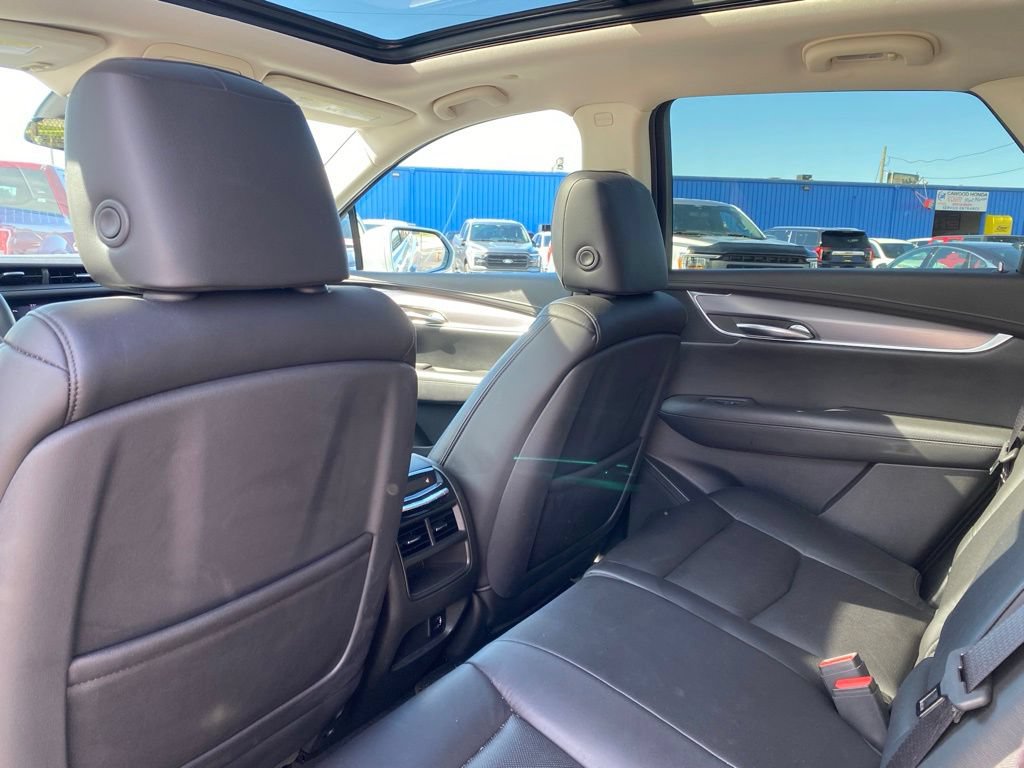 Used 2017 Cadillac XT5 Luxury w/ Driver Awareness Package AWD/4WD image 16