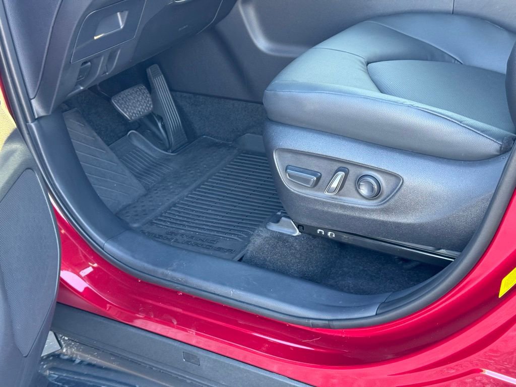 Used 2025 Toyota Grand Highlander FWD image 23