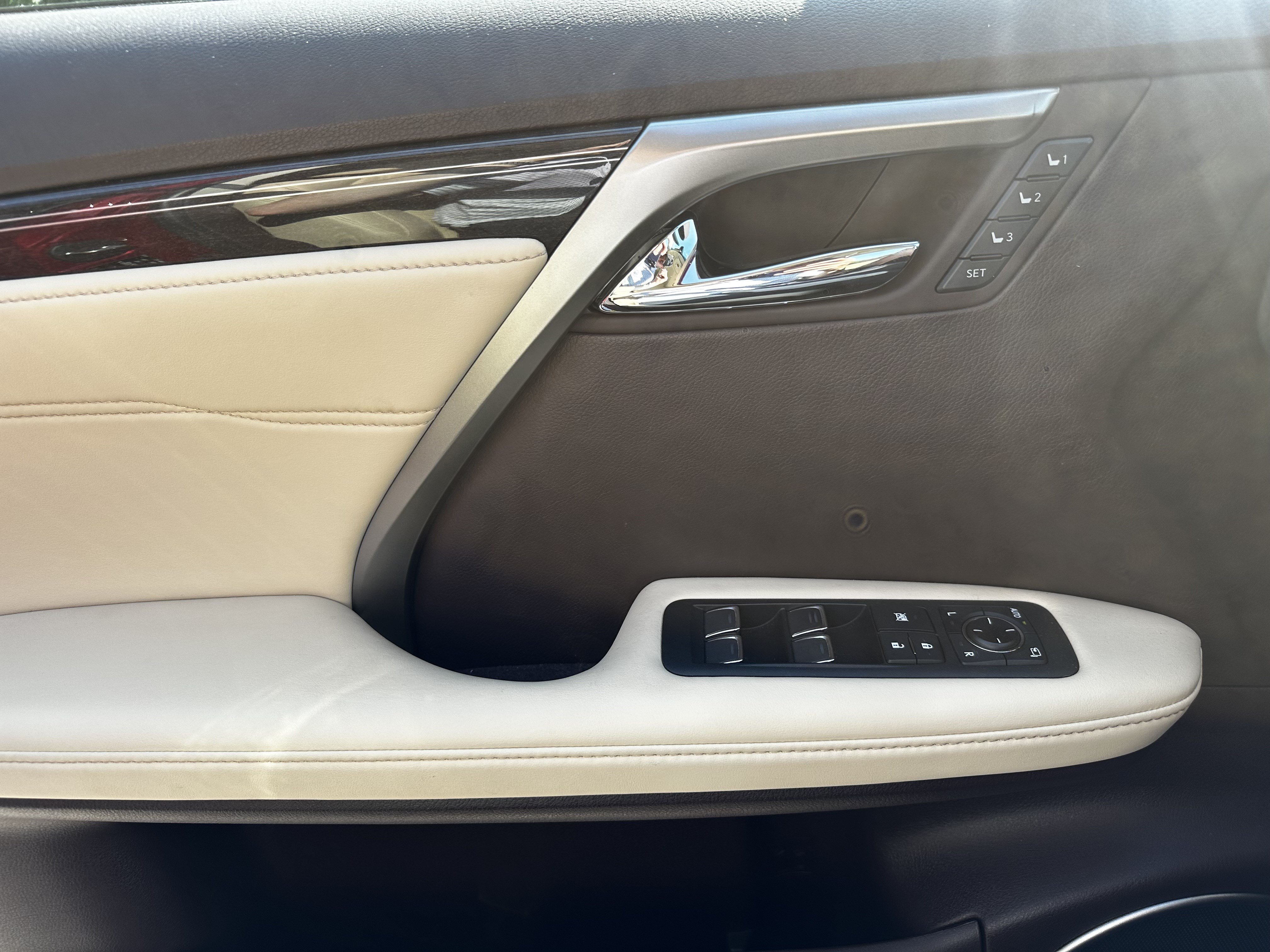 Used 2019 Lexus RX 450h AWD w/ Luxury Package image 22