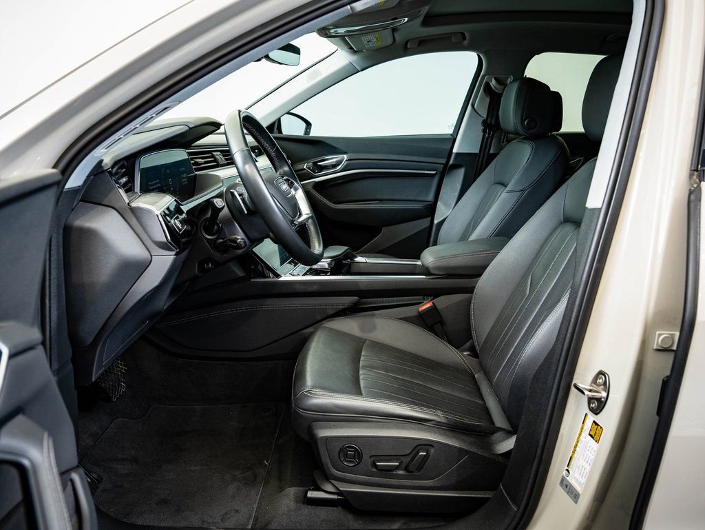 Used 2022 Audi e-tron Premium Plus w/ Premium Plus Package image 20