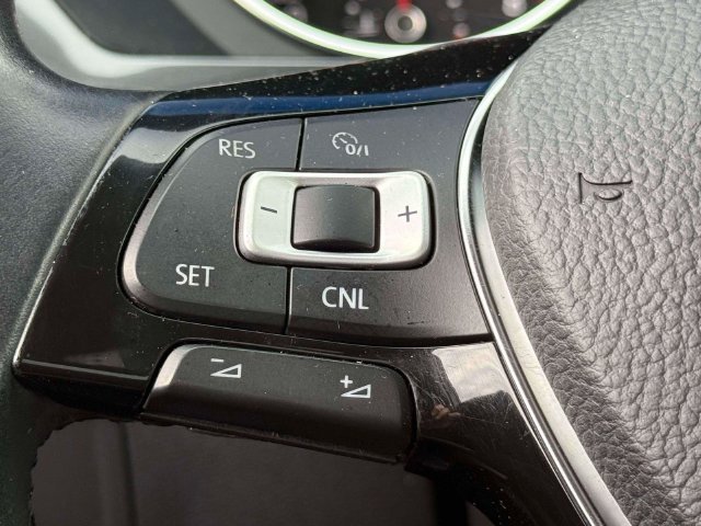 Used 2018 Volkswagen Tiguan SE AWD/4WD image 20