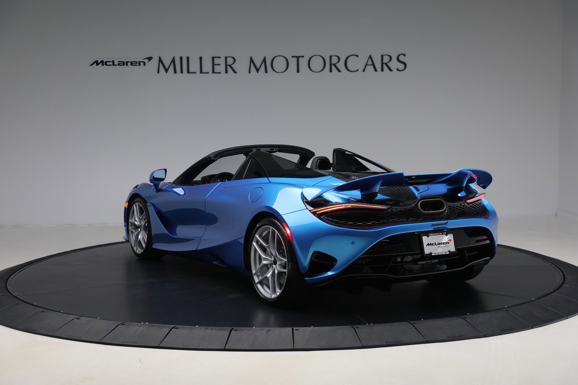 Used 2025 McLaren 750S Spider RWD image 6