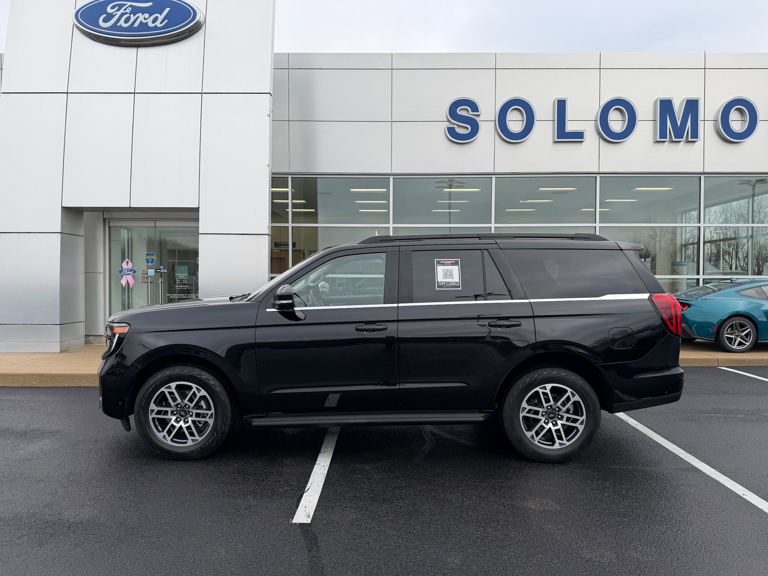 Certified 2025 Ford Expedition Active AWD/4WD image 9