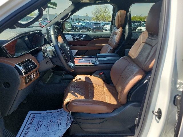 Certified 2023 Lincoln Navigator L Reserve AWD/4WD image 5