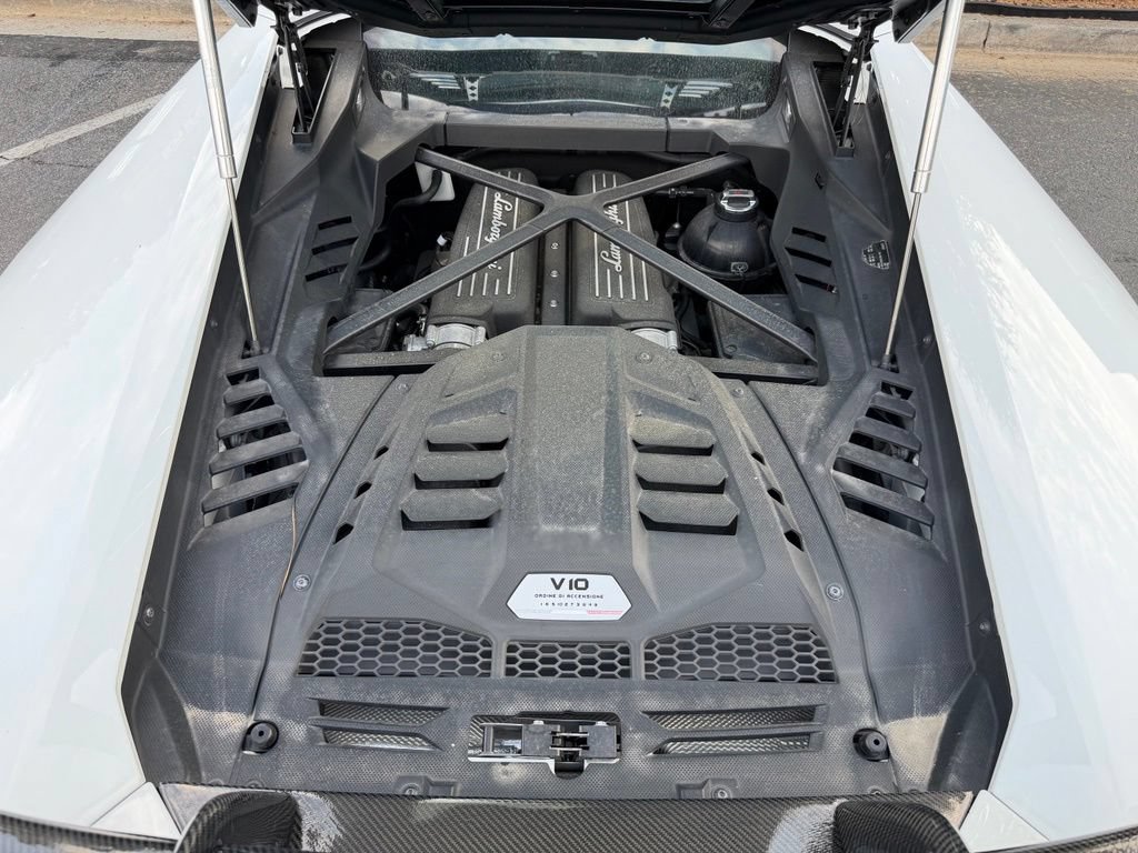 Used 2021 Lamborghini Huracan EVO RWD image 17