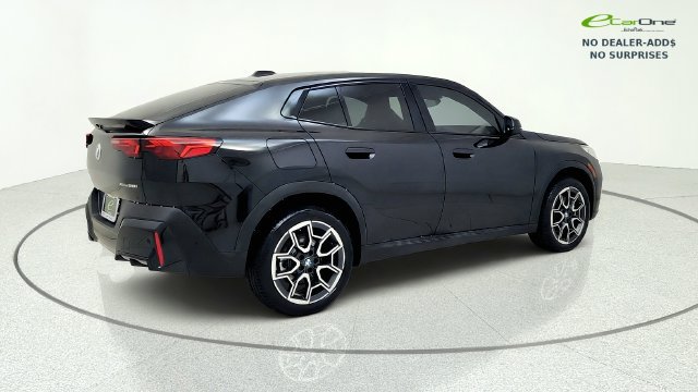 Used 2026 BMW X2 xDrive28i AWD/4WD image 9