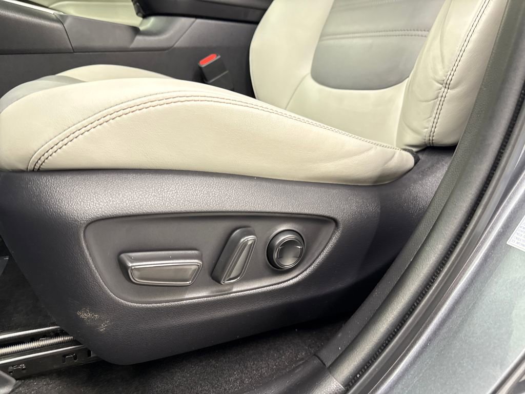 Used 2020 Toyota RAV4 XLE Premium image 13