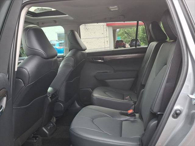Certified 2026 Toyota Highlander Limited AWD/4WD image 22