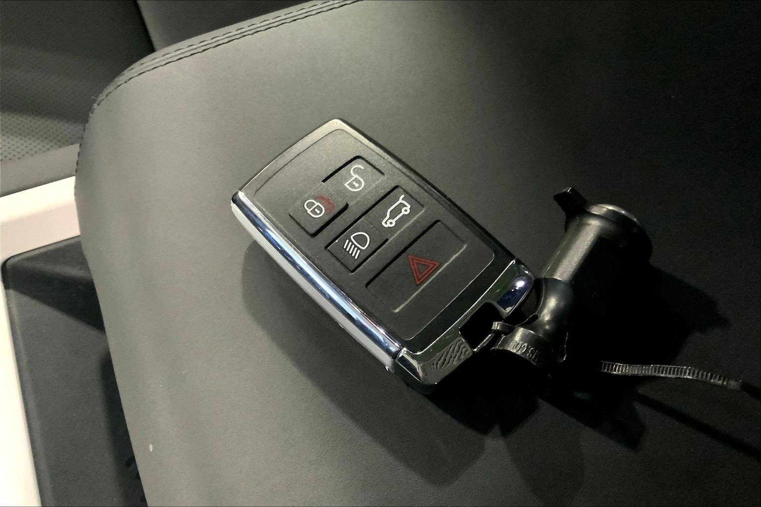 Used 2025 Land Rover Defender 110 S image 13