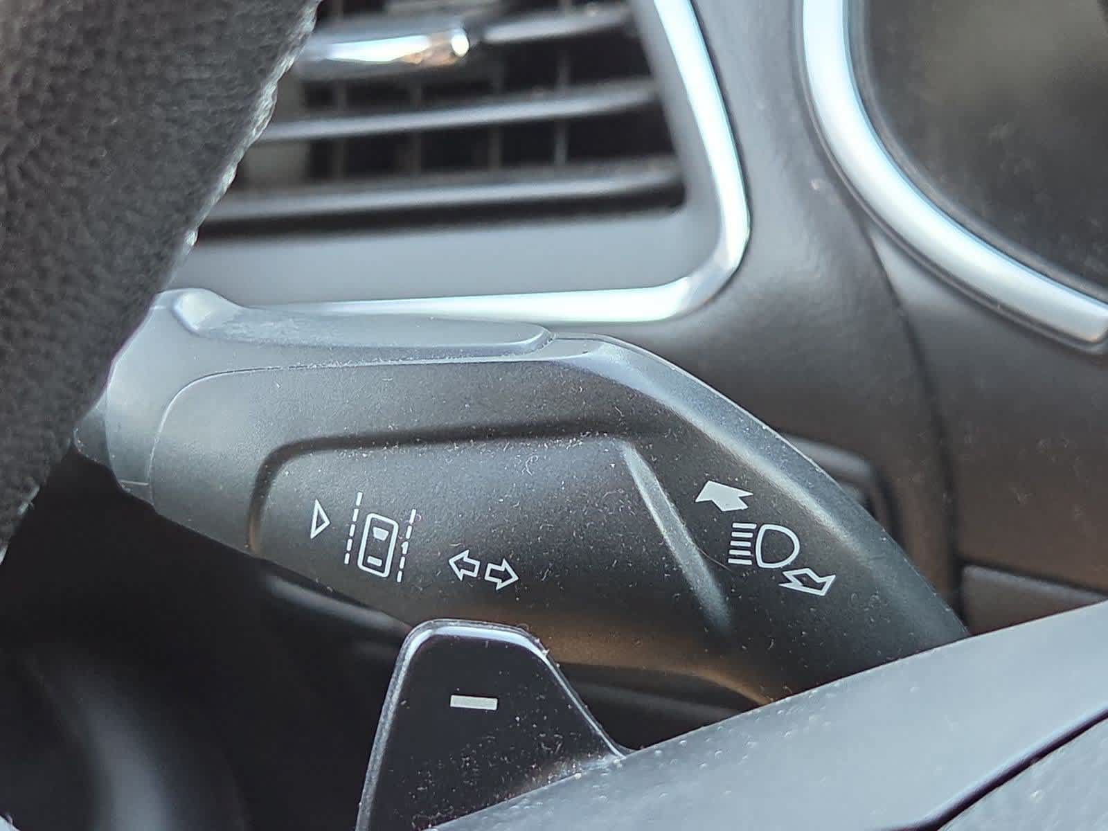 Used 2019 Ford Edge Titanium w/ Equipment Group 301A AWD/4WD image 27