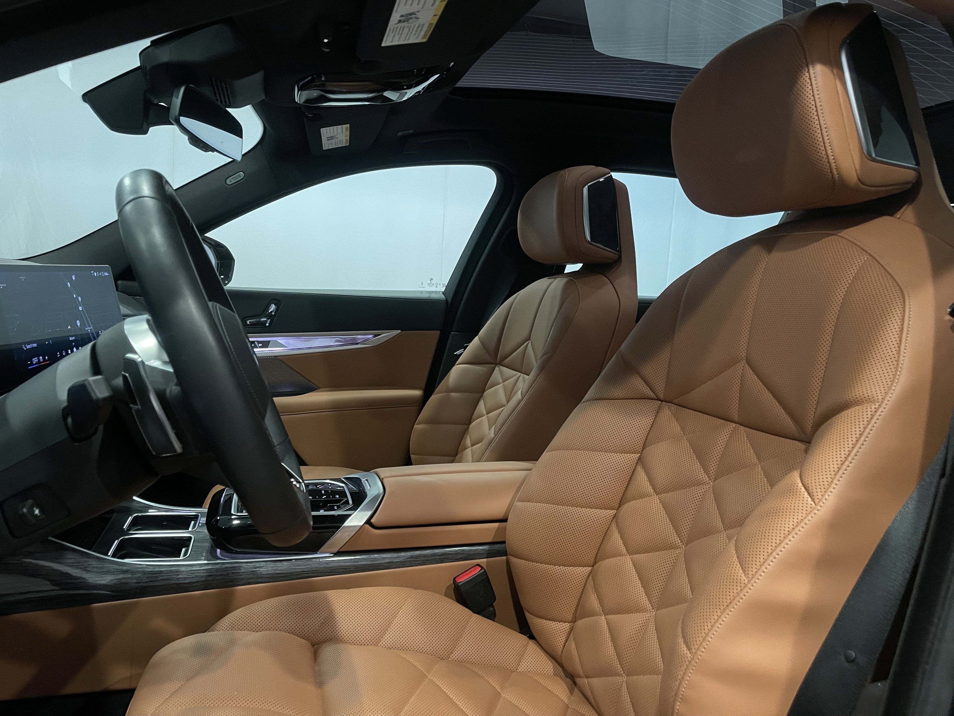 Used 2025 BMW 740i xDrive image 15