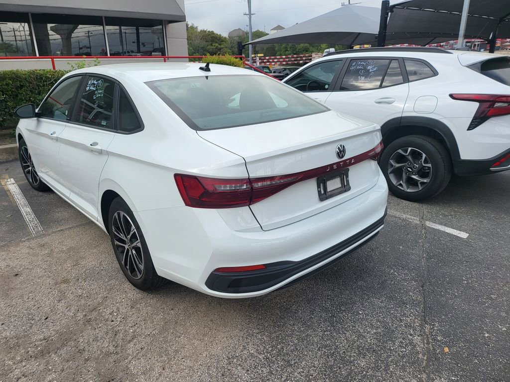 Used 2025 Volkswagen Jetta Sport image 6