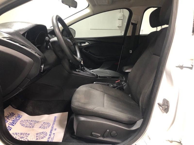 Used 2016 Ford Focus SE w/ SE Power Seat Package image 17