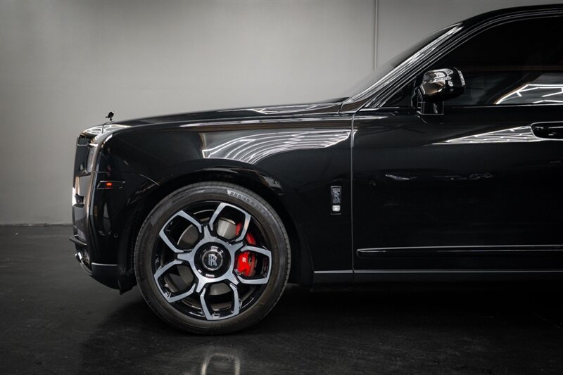 Used 2023 Rolls-Royce Cullinan Black Badge w/ Dark Exterior Package AWD/4WD image 3