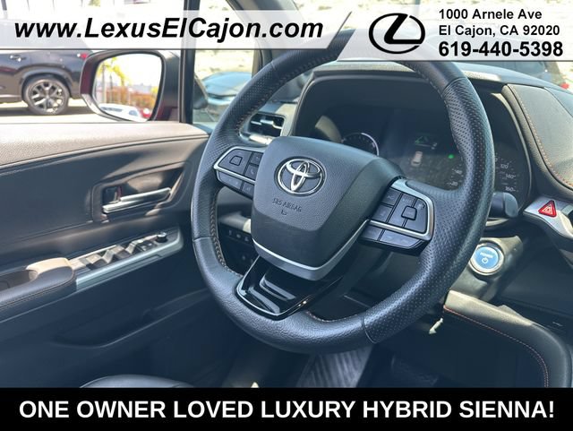 Used 2021 Toyota Sienna XSE w/ XSE Plus Package FWD image 12