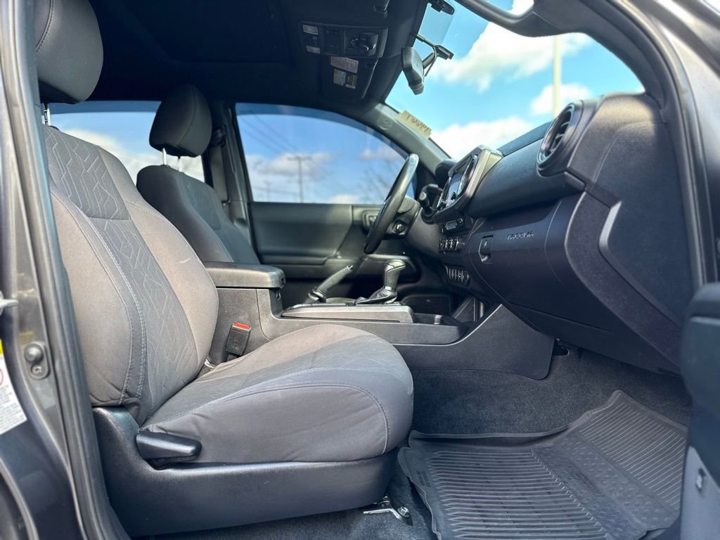 Used 2016 Toyota Tacoma TRD Off-Road image 20