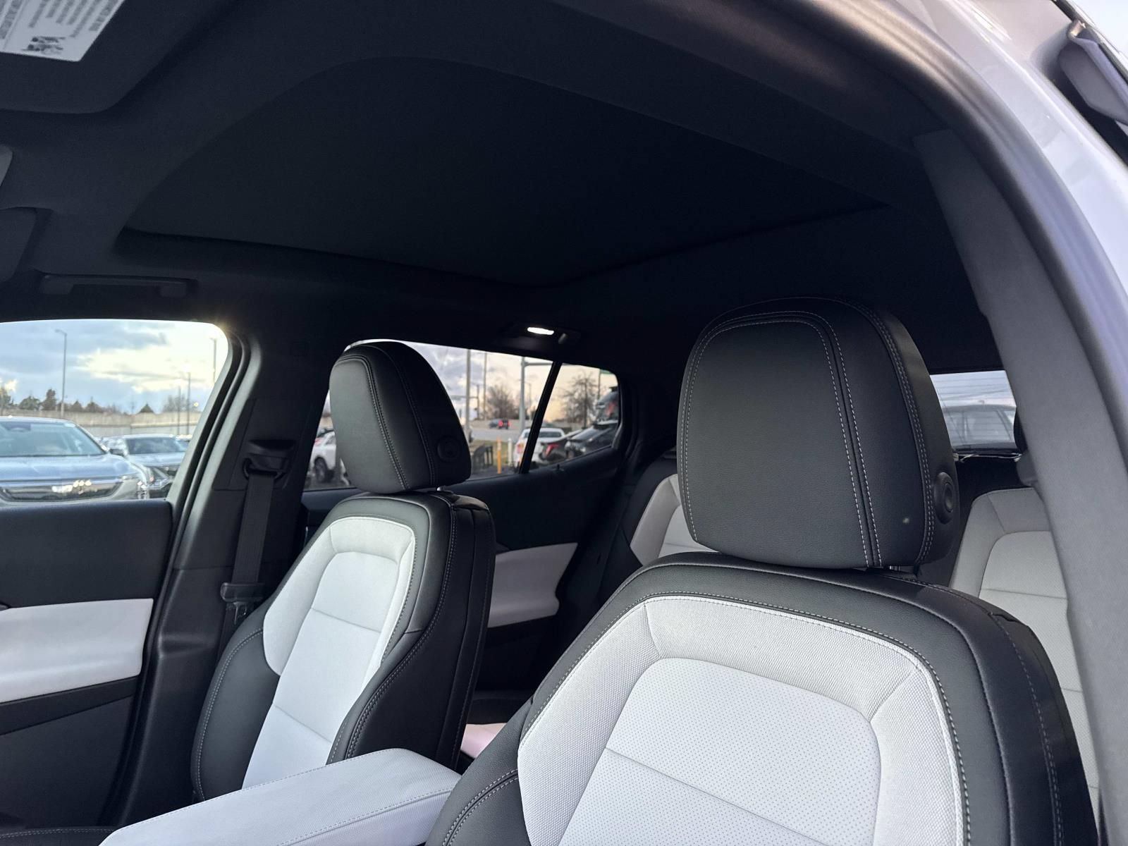 New 2026 Chevrolet Equinox EV LT AWD/4WD image 17