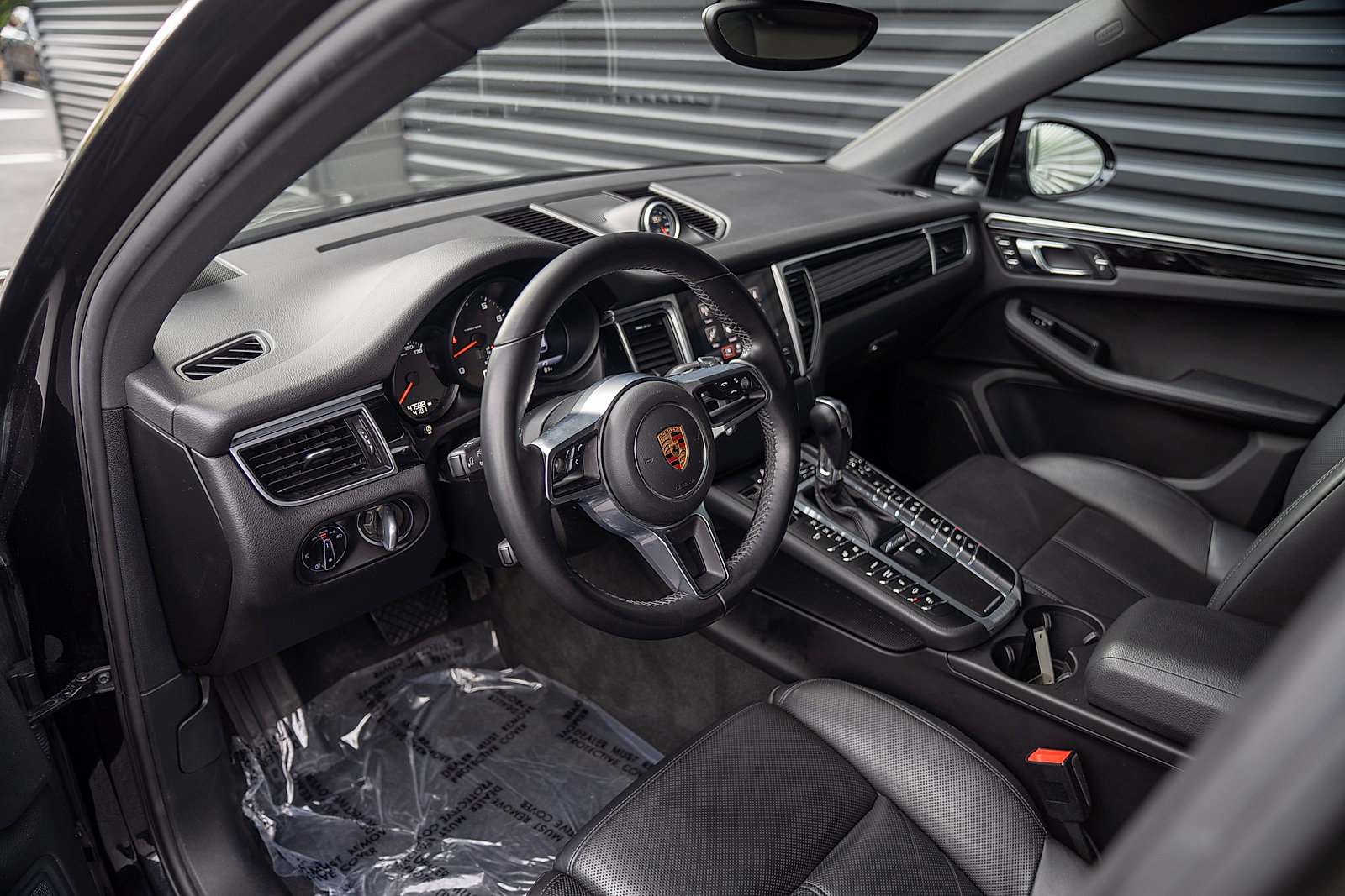 Used 2018 Porsche Macan Sport Edition AWD/4WD image 4